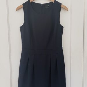Theory, size 4, navy jacquard dress with box pleats at waist and pockets